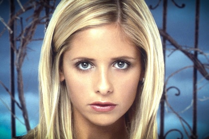 Sarah Michelle Gellar promotional photo for Buffy the Vampire Slayer