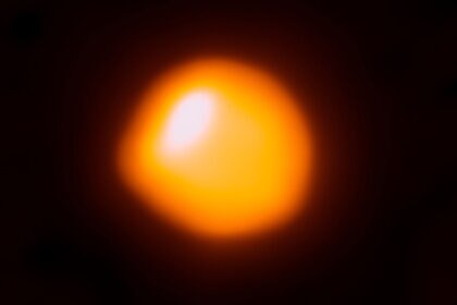 An image of Betelgeuse in millimeter wavelengths shows a huge hotspot in its atmosphere caused by hot gas rising from its interior. Blobs like this can change the star’s brightness considerably. Credit: ALMA (ESO/NAOJ/NRAO)/E. O’Gorman/P. Kervella