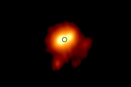 An image of the star Betelgeuse by the e-MERLIN radio telescope shows it has blown out a huge plume of gas, nearly as large as our entire solar system. The black circle denotes the size of the star. Credit: University of Manchester