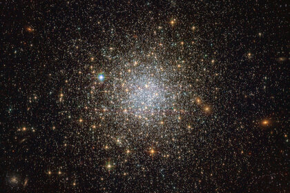 The spectacular globular cluster NGC 1466. Credit: ESA/Hubble & NASA