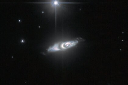 The protoplanetary nebula IRAS 22036+5306, a dying star about 6,500 light years away. Credit: ESA/Hubble & NASA