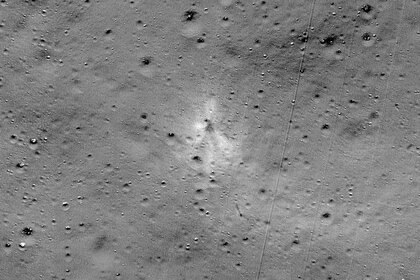 A ratio of the before and after images from Lunar Reconnaissance Orbiter clearly shows the lunar regolith disturbed by the Vikram lander crash. Credit: NASA/GSFC/Arizona State University