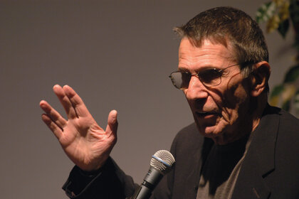 1432439-actor-leonard-nimoy-does-the-vulcan-salute-as-he-presents.jpg