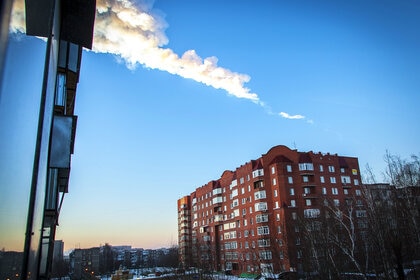 161729171-meteorite-trail-is-seen-above-a-residential-apartment.jpg