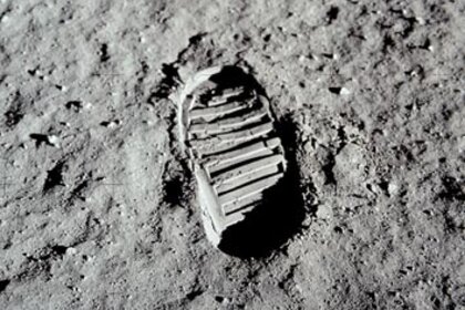 apollo11bootprint_354.jpg