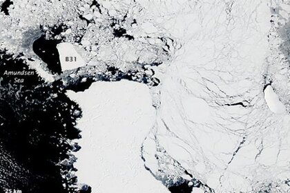 aqua_iceberg_pineislandbay_nov2014.jpg.CROP.rectangle-large.jpg