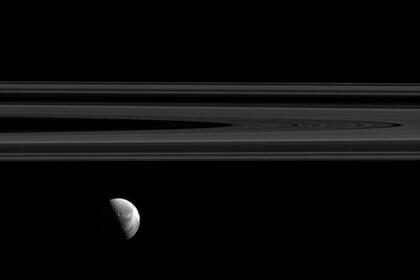 cassini_dione_rings.jpg
