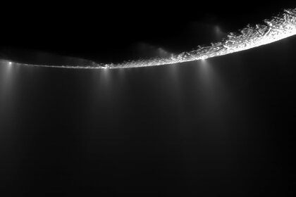 cassini_enceladus_plumes_590.jpg