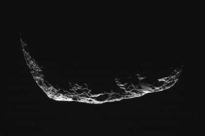 cassini_hyperion_crescent_may2015_0.jpg