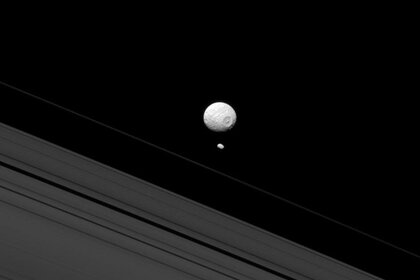 Cassini_mimas_pandora.jpg