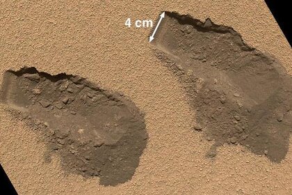 curiosity_scoopmarks.jpg.CROP.rectangle-large.jpg