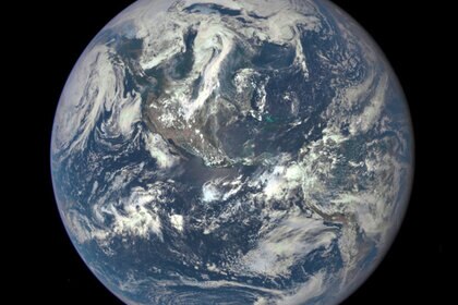 dscovr_earth_590.jpg
