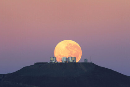 eso_moonset_paranal.jpg