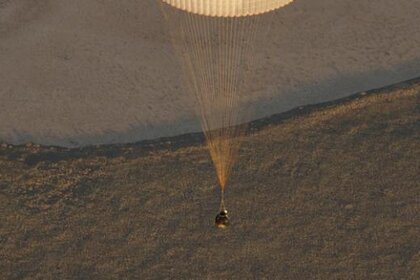 expedition37_parachute.jpg.CROP.rectangle-large.jpg