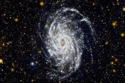 galex_ngc6744.jpg