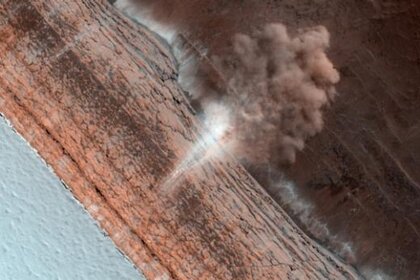 HiRISE_avalanche_March2010_590.jpg.CROP.rectangle-large.jpg