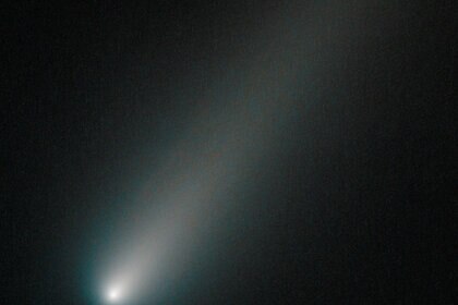 hst_cometison_oct092013.jpg