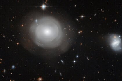 hst_eso381.jpg