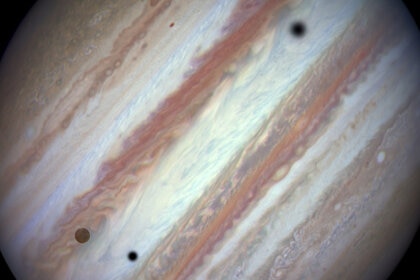 hubble_jupiter_tripletransit_0.jpg