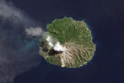 landsat_paluweh_visiblehires.jpg