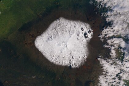 landsat_snowy_hawaii_0.jpg