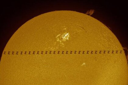legault_iss_transit_aug212015_590.jpg.CROP.rectangle-large_0.jpg