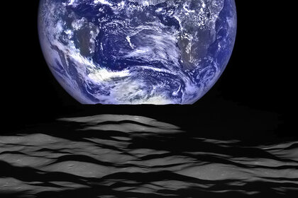 lro_earthrise_590.jpg