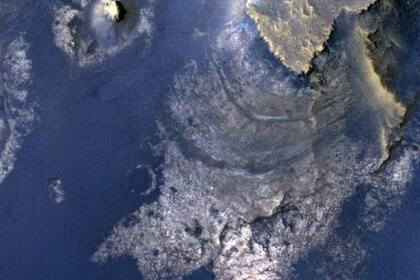 mro_mars_mclaughlincrater.jpg