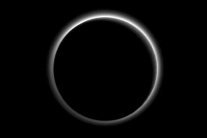 newhorizons_pluto_backlit_590.jpg