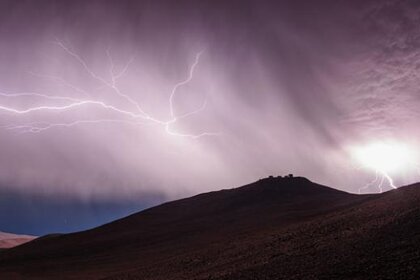 paranal_lightning.jpg.CROP.rectangle-large_0.jpg