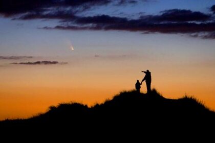 rgo2014_fathersoncomet.jpg.CROP.rectangle-large.jpg
