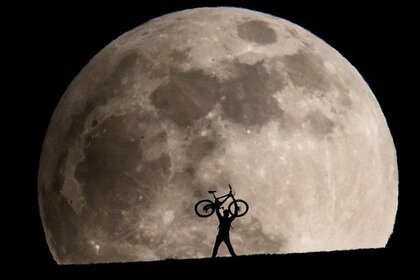 schmidli_moon3.jpg.CROP.rectangle-large_0.jpg