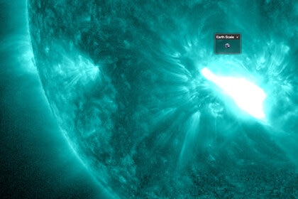 sdo_ar2192_flare_oct222014.jpg