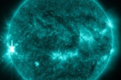 sdo_flare_1500utcoct252013.jpg.CROP.rectangle-large.jpg