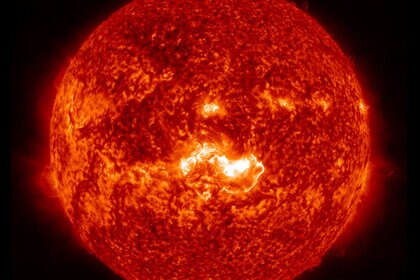 sdo_flare_jan72014.jpg