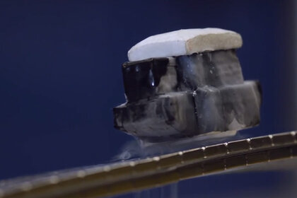 superconducting_mobiustrack.jpg