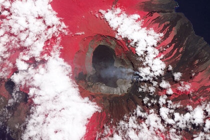 terra_wolf_volcano_ir_590.jpg