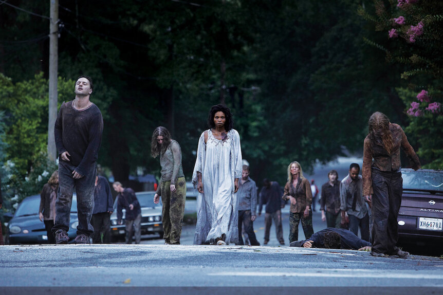 Walking Dead's Smart Zombies Are A Season 1 Plot Hole