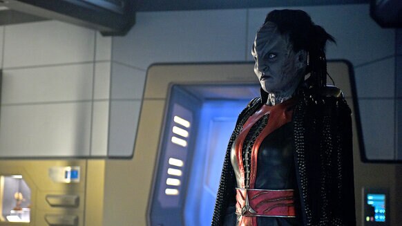 Mary Chieffo as L'Rell on Star Trek: Discovery (Credit: John Medland/CBS)