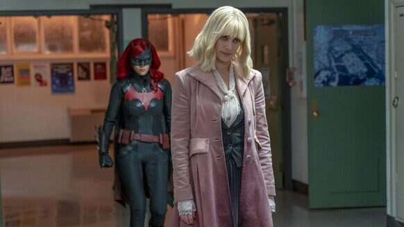 Kate and Alice Hallway Episode 10 Batwoman