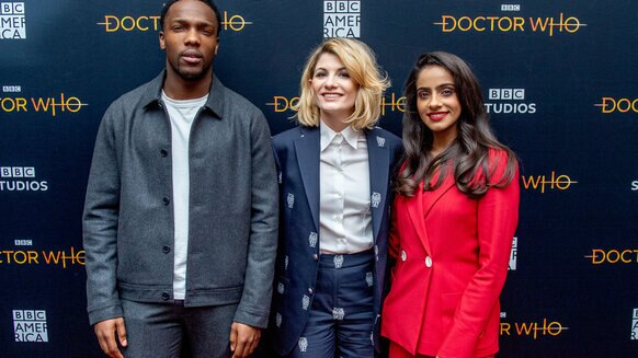 Jodie Whittaker, Mandip Gill, Tosin Cole (Doctor Who)