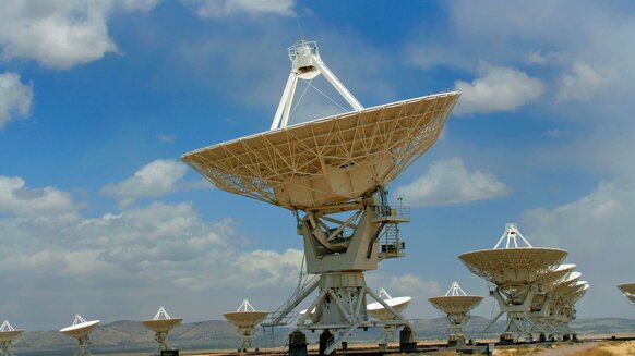 Very large array radio telescopes
