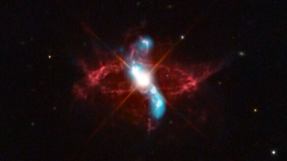A composite image of R Aquarii in optical light (red) and X-rays (blue); the jets emit X-rays due to the strong magnetic fields present. Credit: X-ray: NASA/CXC/SAO/R. Montez et al.; Optical: Adam Block/Mt. Lemmon SkyCenter/U. Arizona