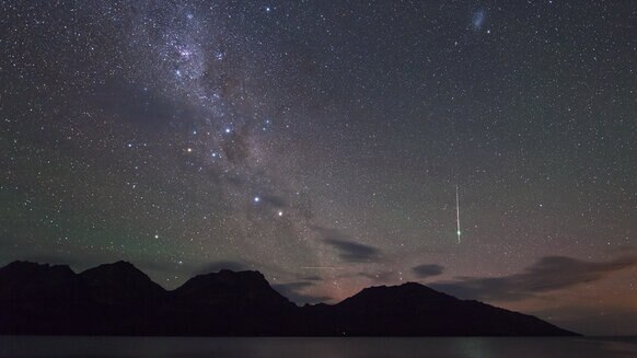 A lone Geminid meteor from the 2012 shower. Credit: Colin Legg