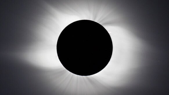 121113_ASTRO_ayiomamitis_solareclipse.jpg