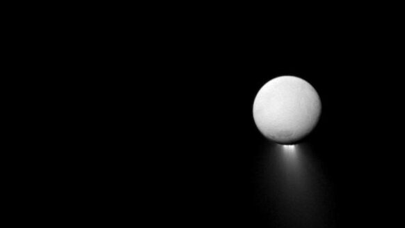 cassini_enceladus_geysers_apr2013.jpg.CROP.rectangle-large_0.jpg