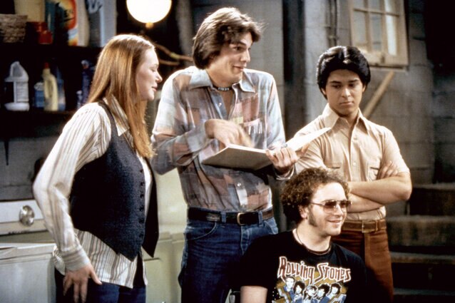 rom left): Laura Prepon, Ashton Kutcher, Danny Masterson, Wilmer Valderrama in THAT '70S SHOW