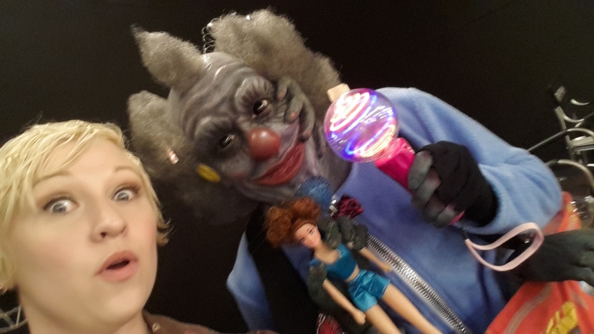 1415373544-s07_e0710_selfies_02_141079399414.jpg