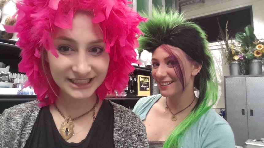 1415373547-s07_e0710_selfies_03_141079399824.jpg