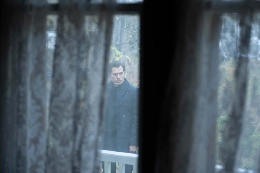 Luke Roman (Tim Rozon) is seen through lacy window curtains in SurrealEstate 204